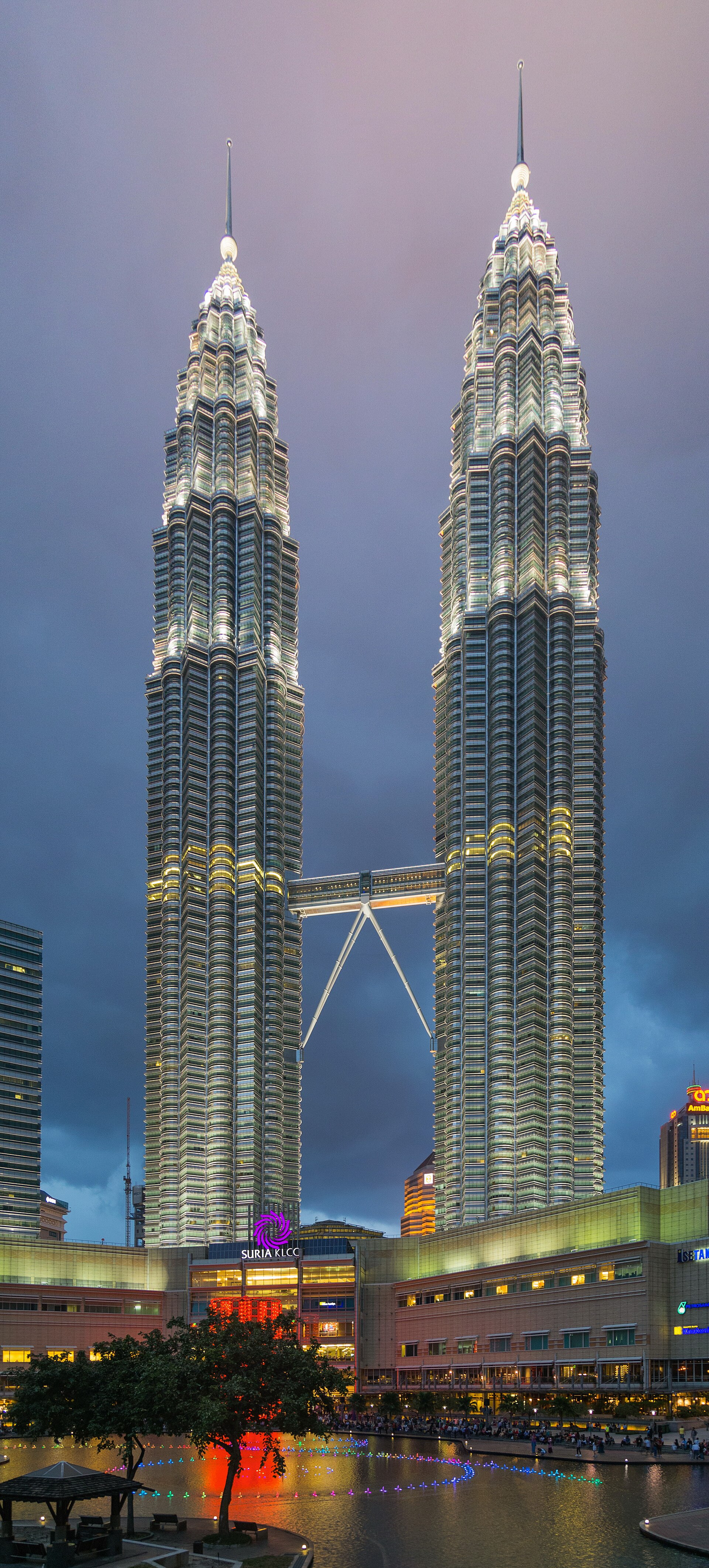 Kuala Lumpur Petronas towers night