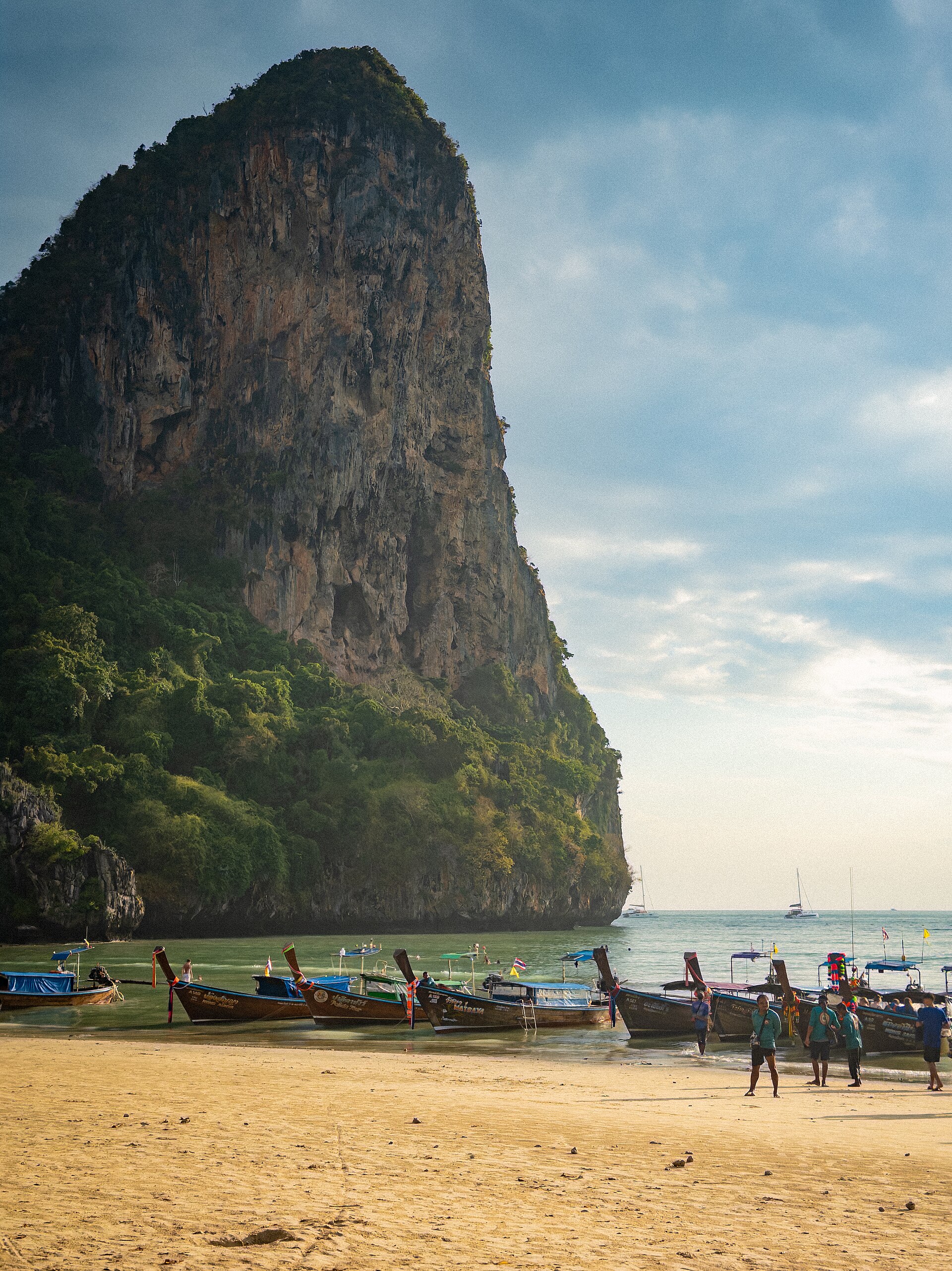 Railay beach limestone cliffs