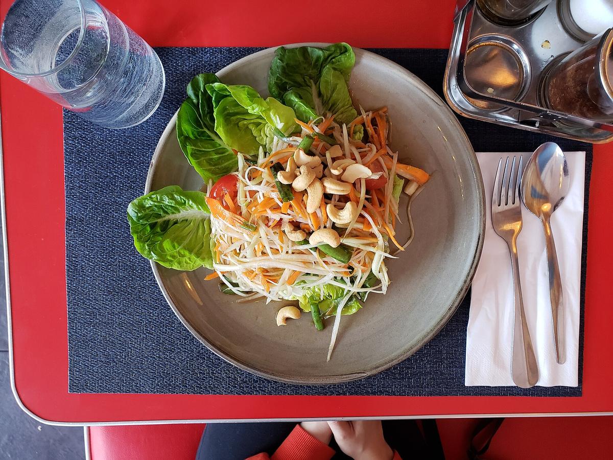 som tam Thai papaya salad